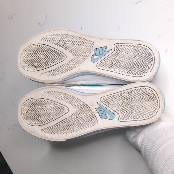 Nike Size 6.5 Women Shoes - Picture 2 of 3